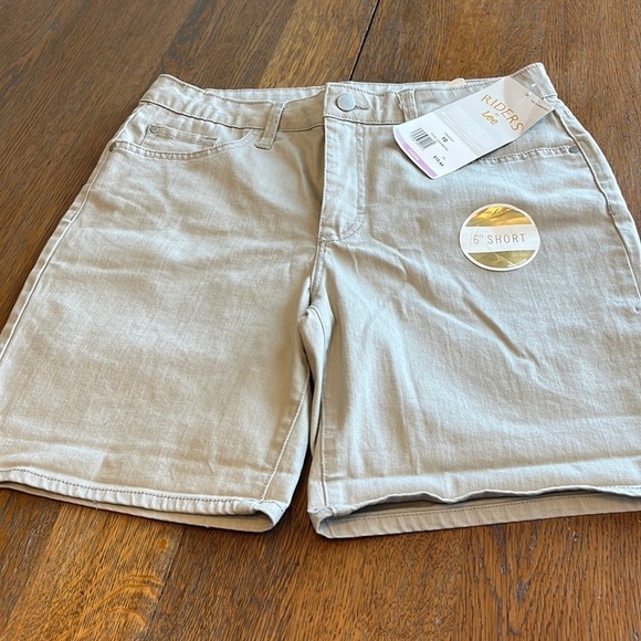 Riders by Lee Pants - NEW Riders by Lee Midrise Short Casual Size 10.  Color is pure cashmere